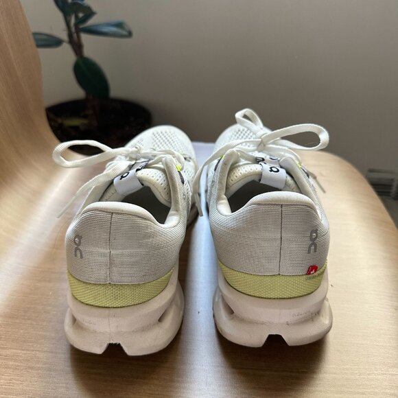 On Cloudsurfer - Picture 3 of 4